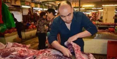 猪肉价格涨到33一斤,老百姓表示吃不起,价格何时降 答案来了